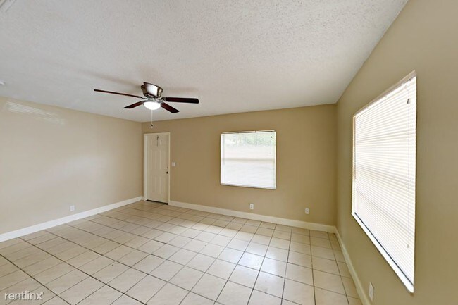 Building Photo - 1451 NW 20th Ct