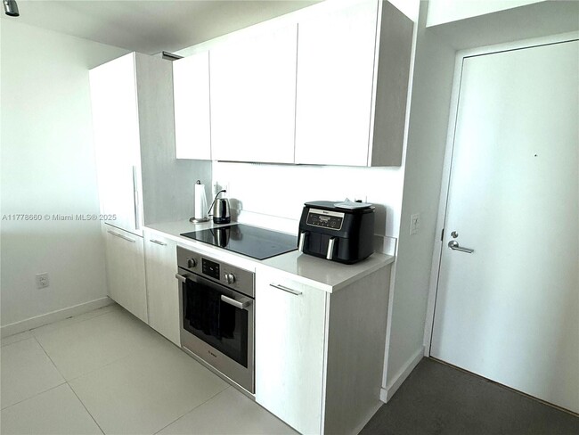Foto del edificio - 501 NE 31st St