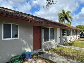 Building Photo - 1760 SW 21st St