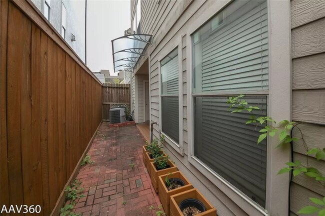 Foto del edificio - 1704 W Webster St