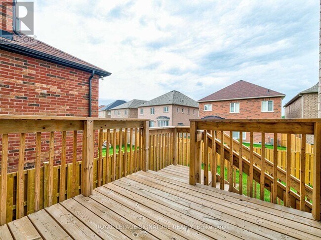 Building Photo - 20 Dunley Cres