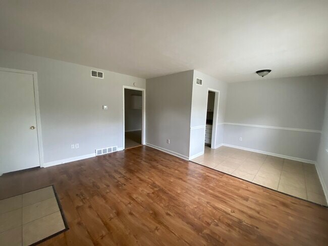 Building Photo - 1383 Abernathy - Available Now!