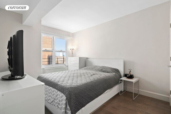 Foto del edificio - 10740 Queens Blvd