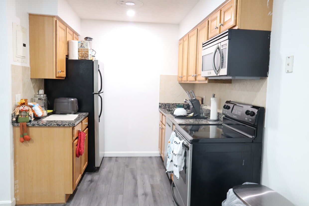 6 Dailey St Unit E, Attleboro, MA 02703 Condo for Rent in Attleboro