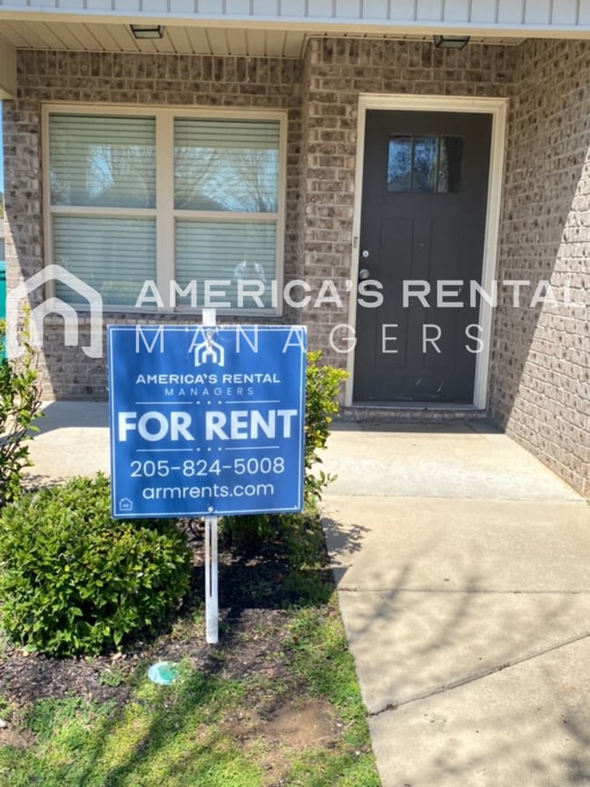 Building Photo - Home for rent in Moundville! Available to ...