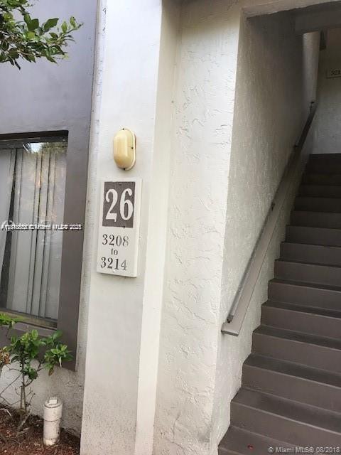 Foto del edificio - 3212 Coral Lake Ln