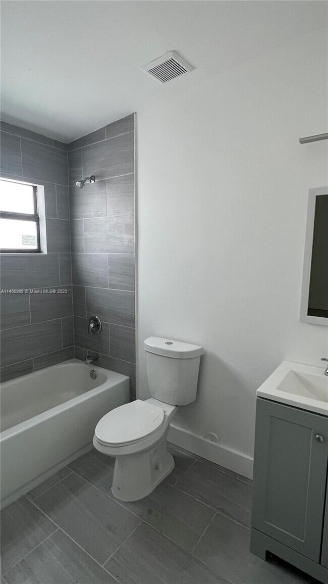 Foto del edificio - 1749 NW 64th St