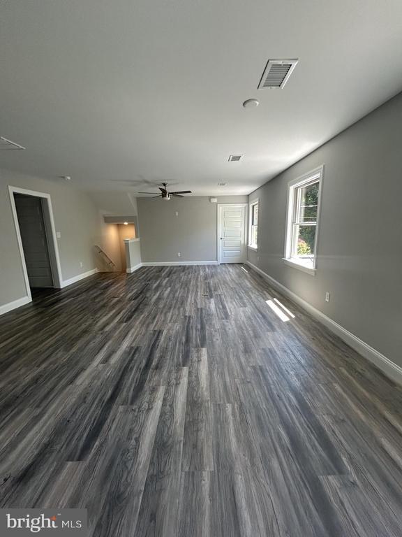 Foto del edificio - 135 W Maple Ave