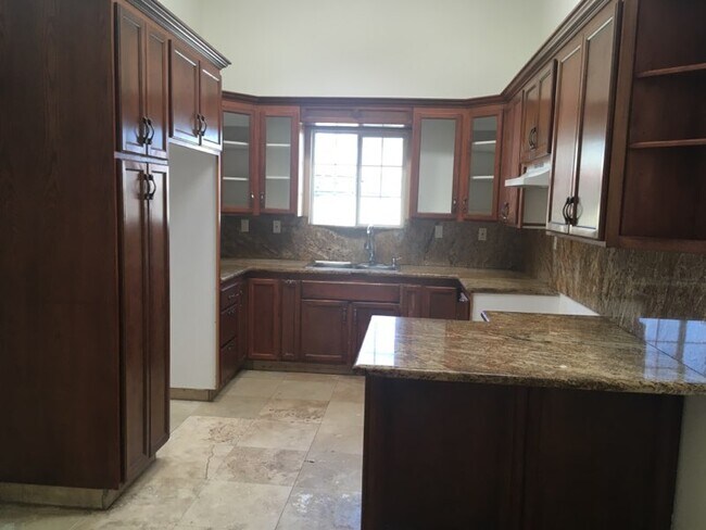 Building Photo - 1128 Fries N Ave