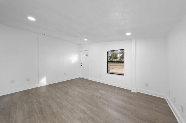 Foto del edificio - Completely Renovated 4/2 Home on a Corner Lot in the SODO Area of Orlando