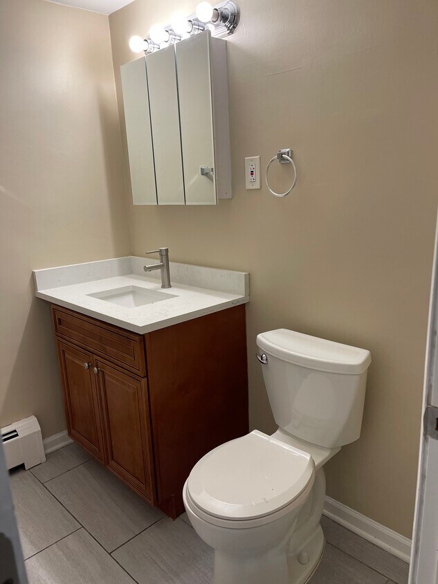 18234 Exchange Ave Unit 1 bed 1 bath, Lansing, IL 60438 Apartments in