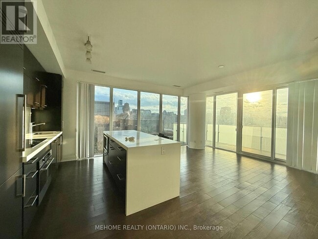 Building Photo - 65 St Mary St