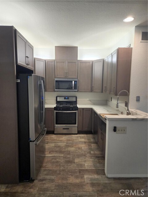 Foto del edificio - 13140 Creek View Dr