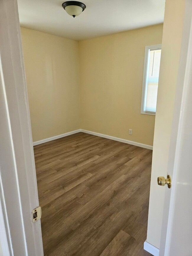 Building Photo - ?Charming 2-bedroom, 1-bathroom duplex ?in Sacramento