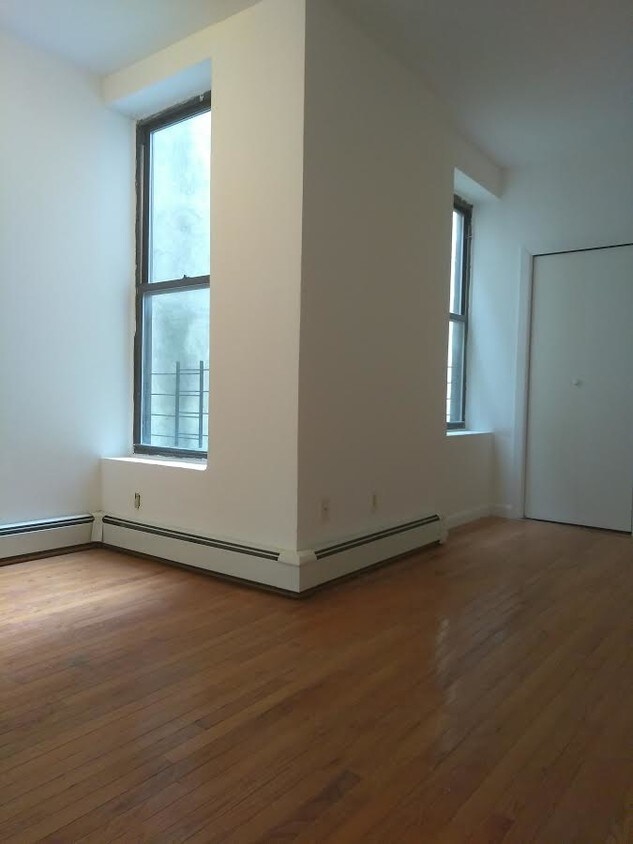 Primary Photo - 2413 Tilden Ave