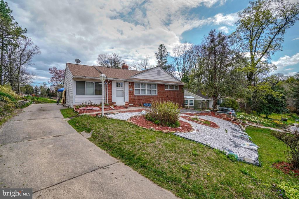 Primary Photo - 1207 St Andrews Way