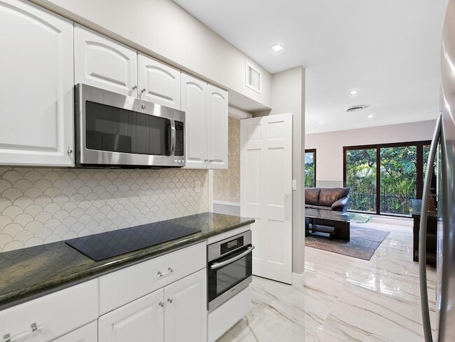 Foto del edificio - 3304 Alhambra Cir