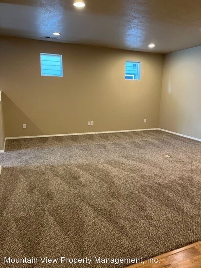 Building Photo - 3 br, 2.5 bath House - 61129 Teton Lane