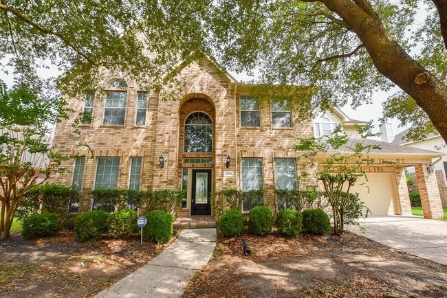 Building Photo - 2110 Venezia Dr