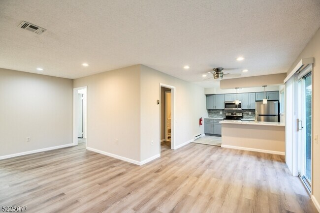 Foto del edificio - 450 Closter Rd