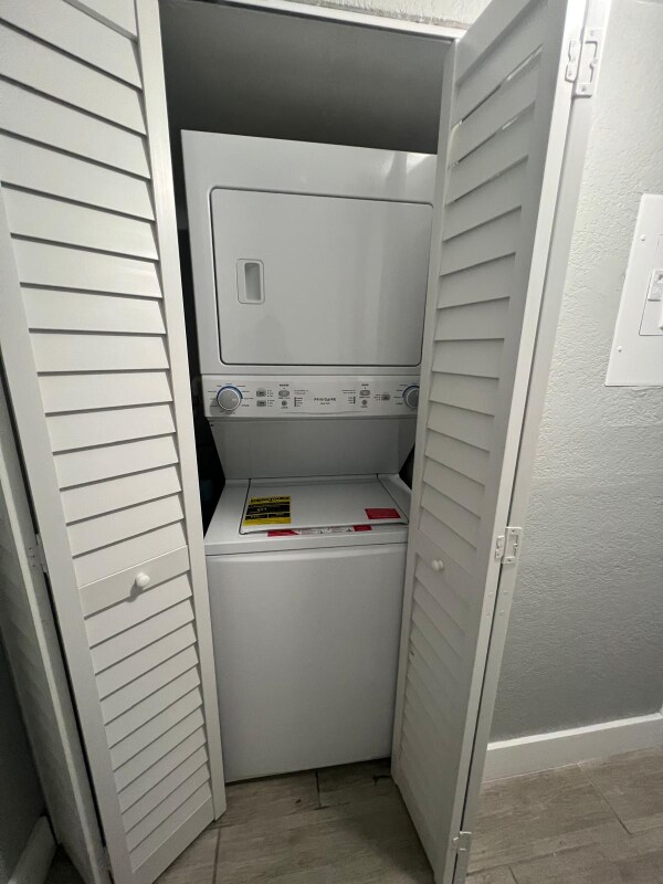 Building Photo - 1105 S Flagler Ave