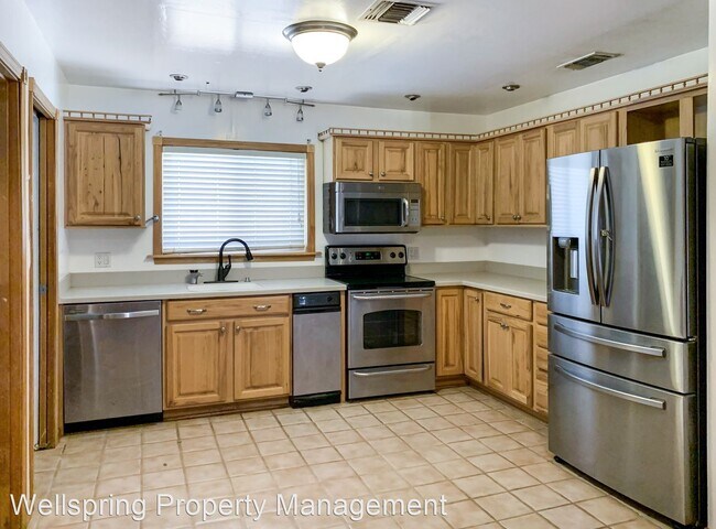 Foto del edificio - 4 br, 3 bath House - 150 Strecker St