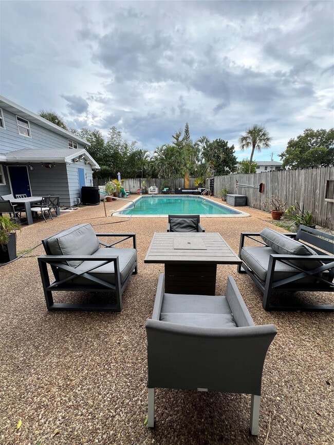 Foto del edificio - 1410 NE 56th Ct