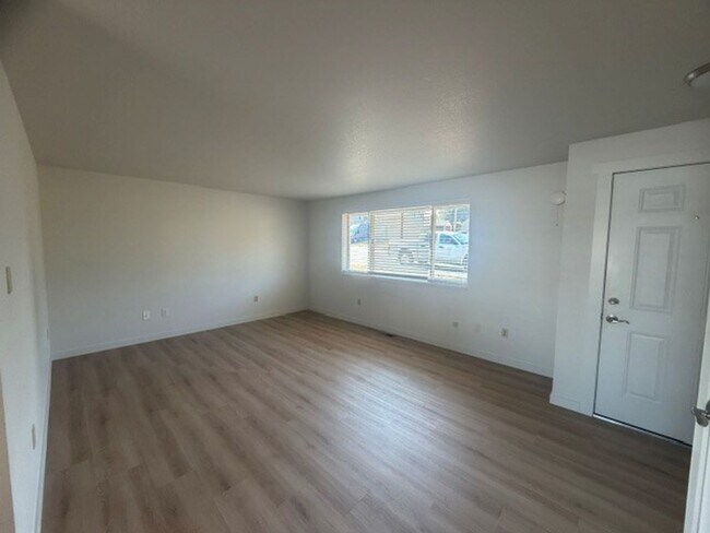Building Photo - 3bd 2 bth rambler