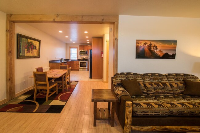Entering Apt View - 422 S Washington St
