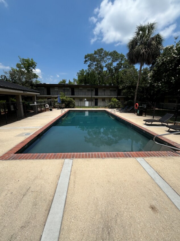 Primary Photo - 1290 Park Blvd