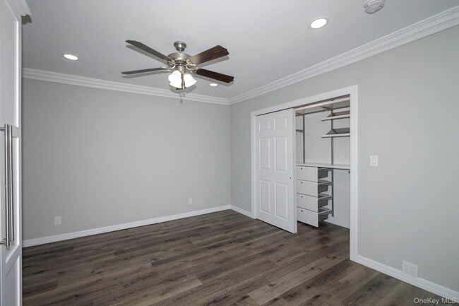 Foto del edificio - 100 N Country Rd