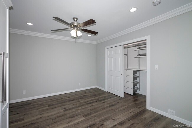 Building Photo - 100 N Country Rd