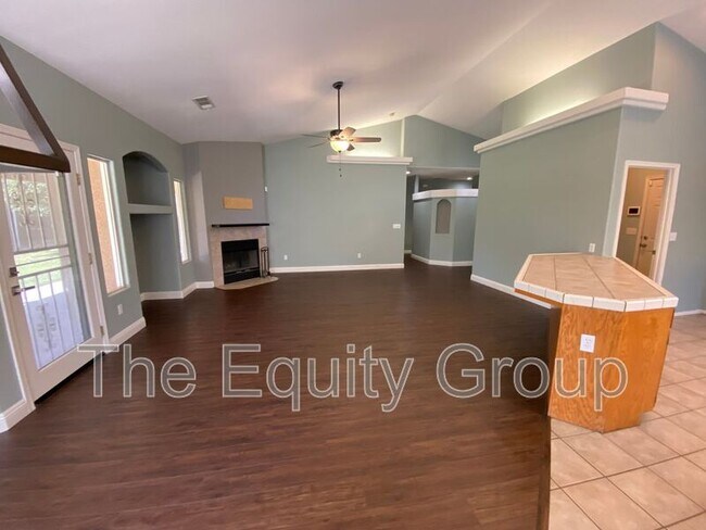 Foto del edificio - 2643 W Oakridge Ave