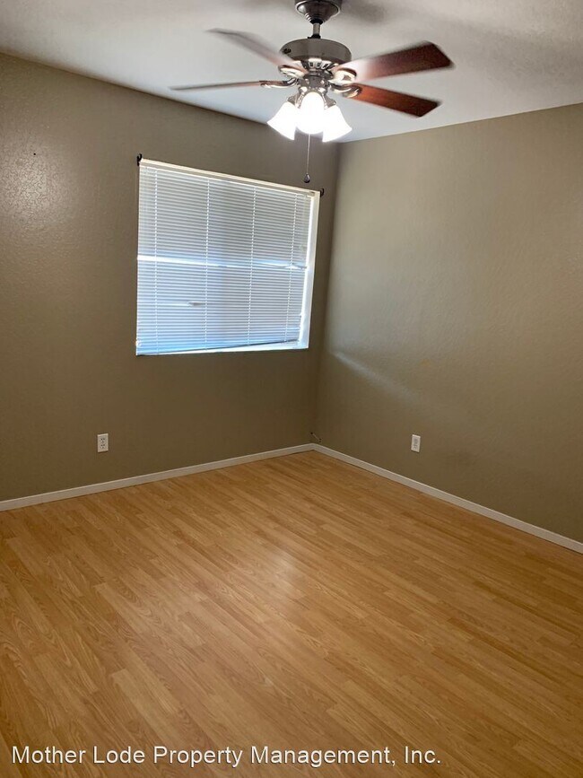 Building Photo - 2 br, 1.5 bath House - 3601 Signal Hill Trail