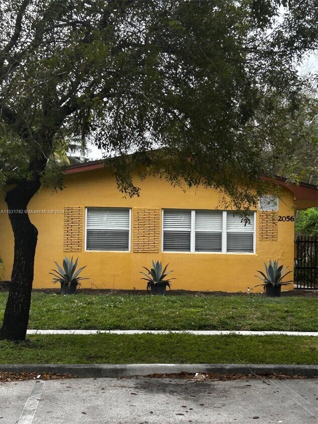 2056 NE 168th St Unit 3, North Miami Beach, FL 33162 Room for Rent in