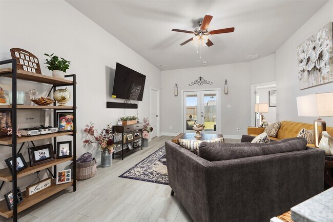 Foto del edificio - 2605 Golden Palms Ln