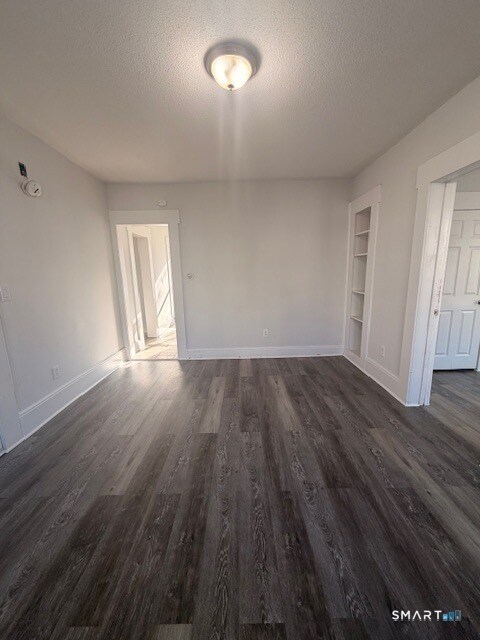 Foto del edificio - 310 W Division St