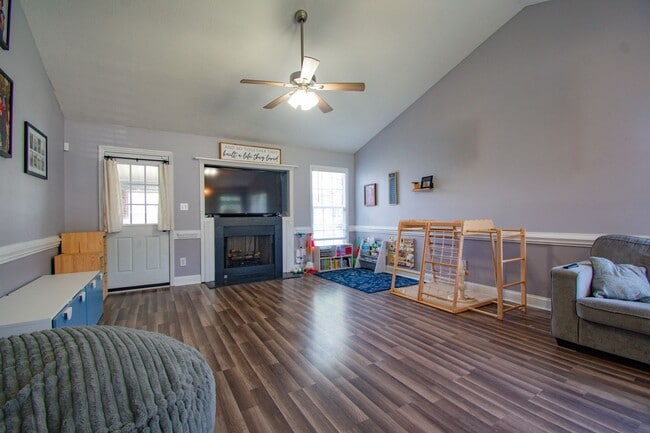 Building Photo - Coming soon! 3 Bedroom 2 Bathroom with Above Ground Pool- Pets okay!