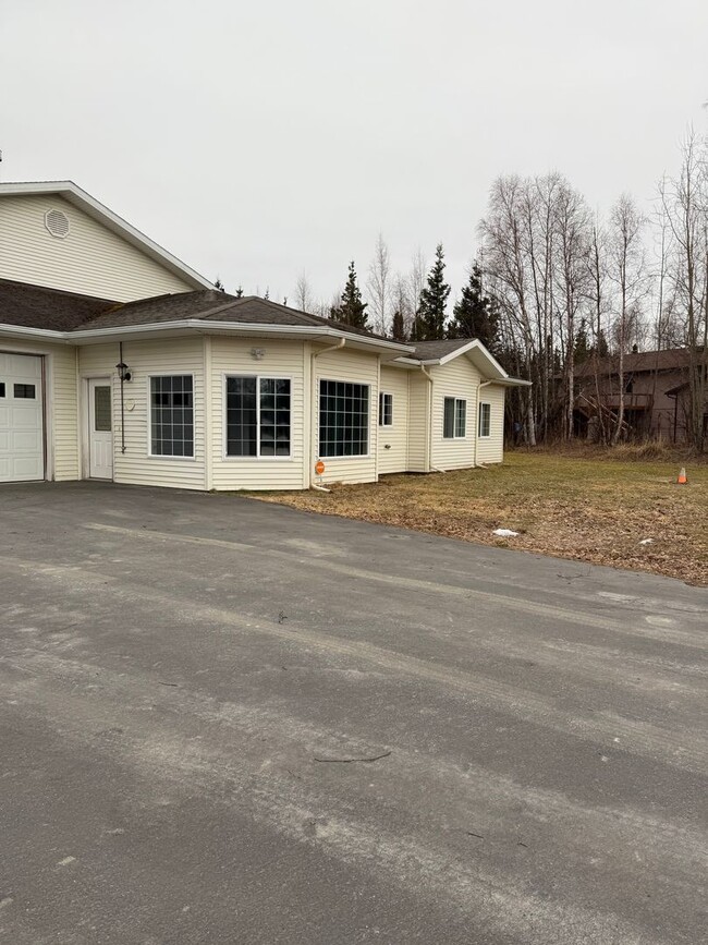 Building Photo - 3 BEDROOM | 2 BATHROOM | 2 CAR GARAGE | AI...