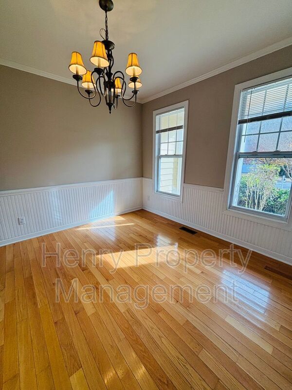 Foto del edificio - 404 Acorn Falls Ct