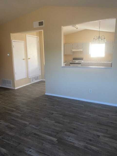 Building Photo - 14633 Valentin Dr