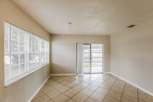 Foto del edificio - 3100 NW 5th Ct