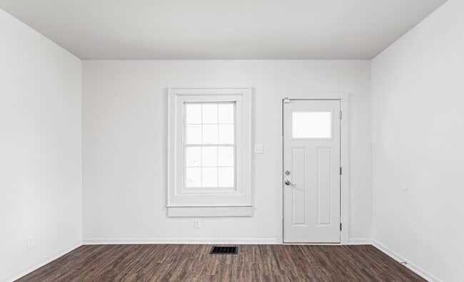 Photo - 563 Tecumseh St House