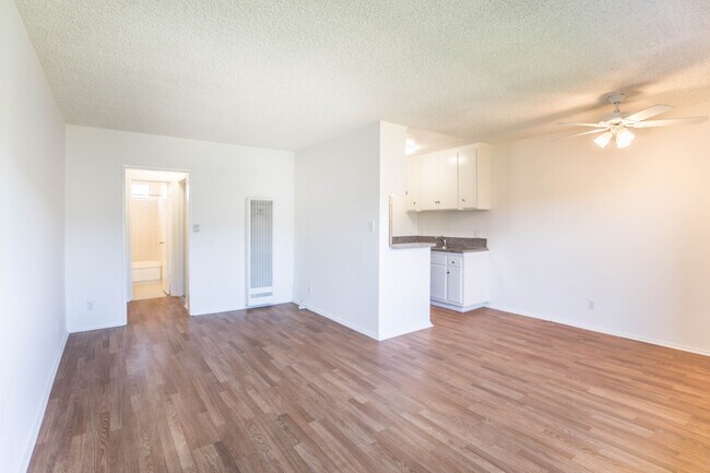 Foto del edificio - 12734 Matteson Ave