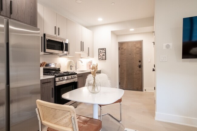 Foto del edificio - 3934 14th St NW