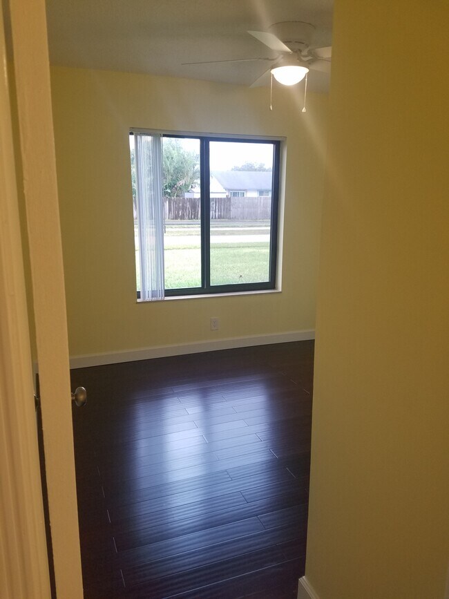 Foto del edificio - 5284 Bosque Ln