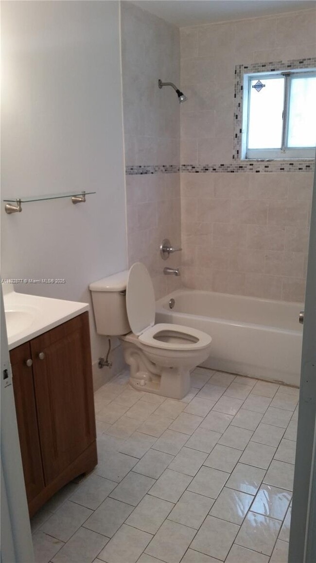 Foto del edificio - 8177 NW 8th St