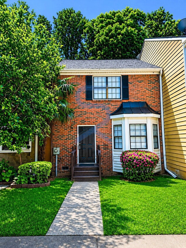 Prime Marietta Location – 2BR/2.5BA Townhome Ready for You - PRE-LEASING:Charming 2-Bed Townhouse Oasis with 2.5 Baths in Marietta – 1212 Sq. Ft. of Comfort &...
