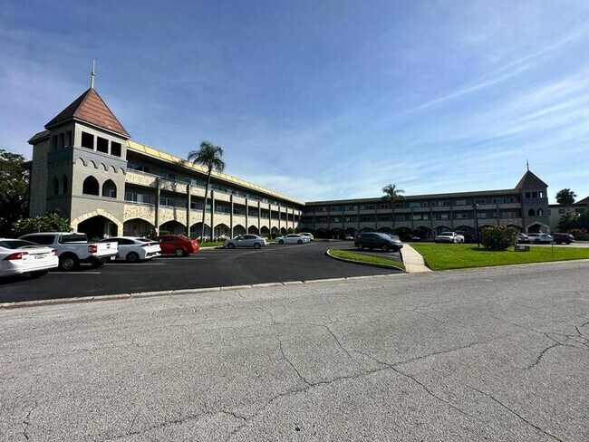 Foto del edificio - 2461 Canadian Way