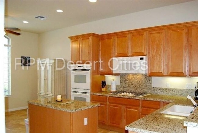 Building Photo - 40309 Corte Alondra